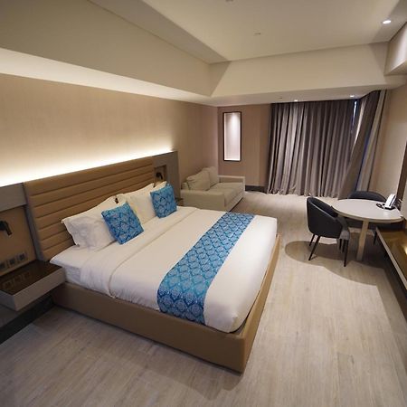 Bayprime Hotel Paranaque City Buitenkant foto