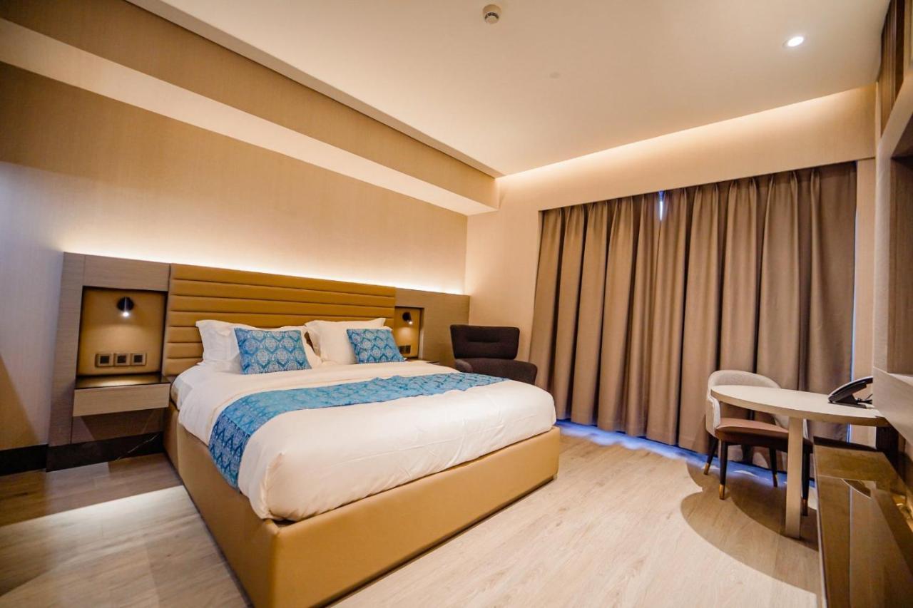 Bayprime Hotel Paranaque City Buitenkant foto
