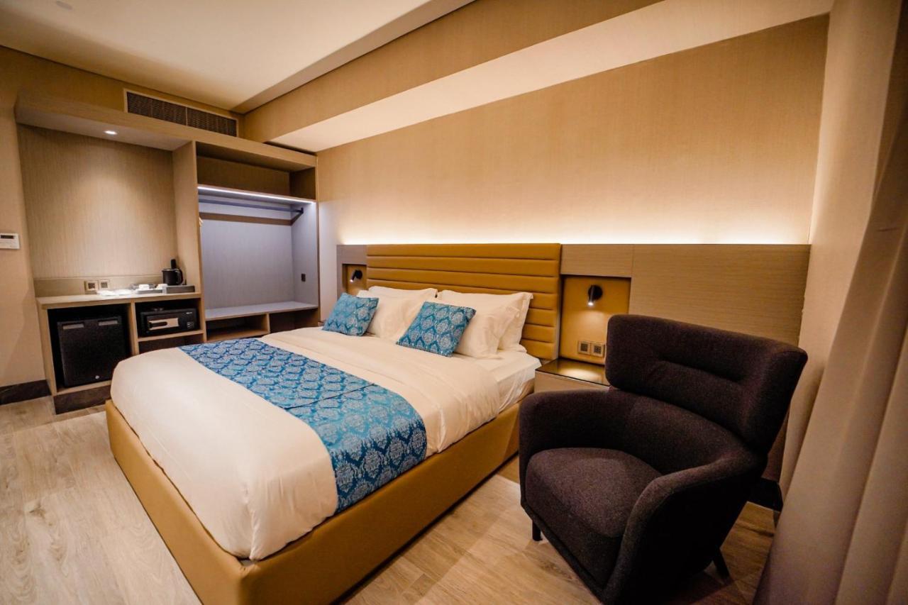 Bayprime Hotel Paranaque City Buitenkant foto