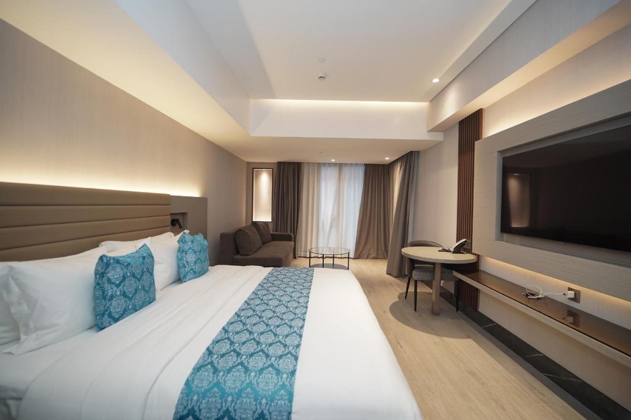 Bayprime Hotel Paranaque City Buitenkant foto